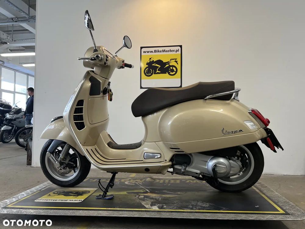 Vespa GTS - 2