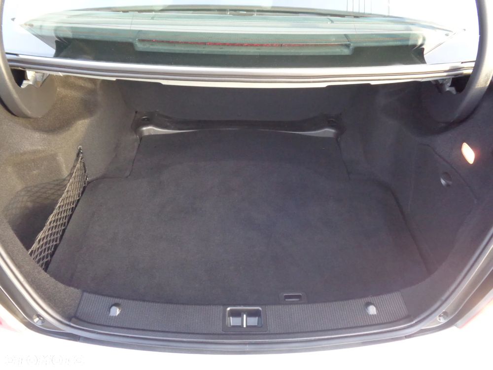 Mercedes-Benz Klasa C 180 CGI BlueEFFICIENCY Avantgarde - 19