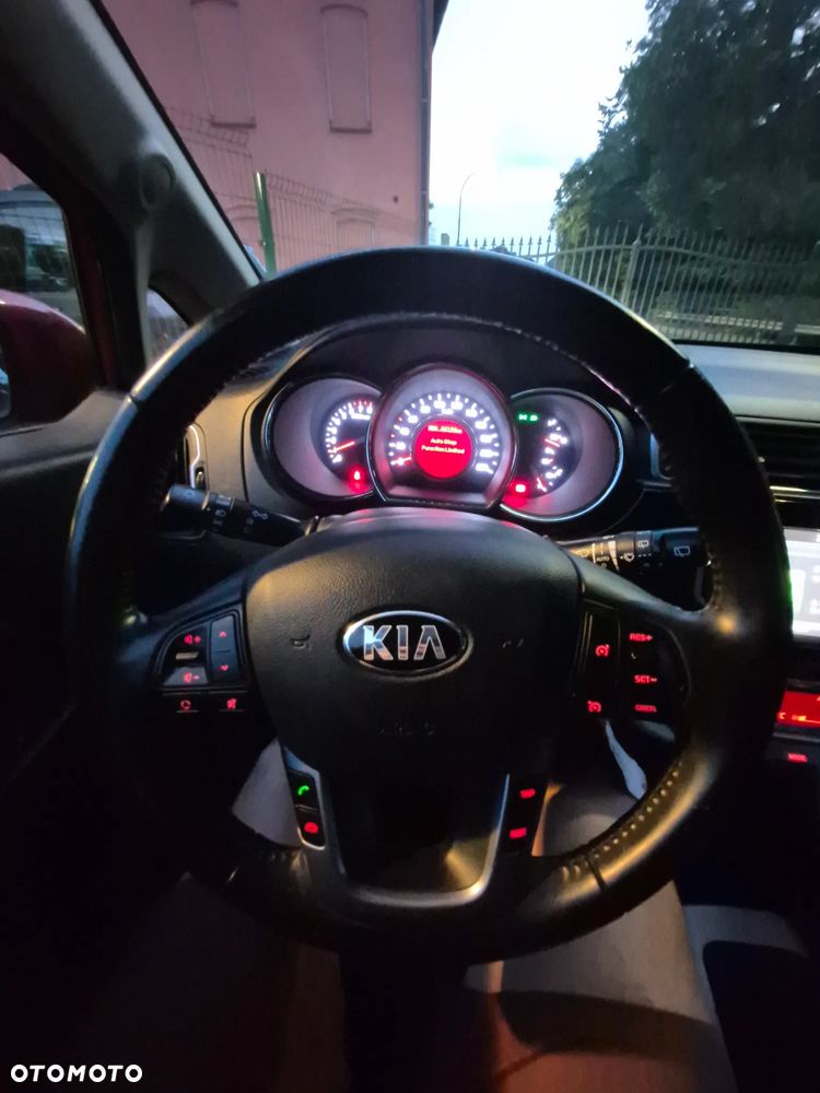 Kia Rio 1.2 Dream Team Edition - 17
