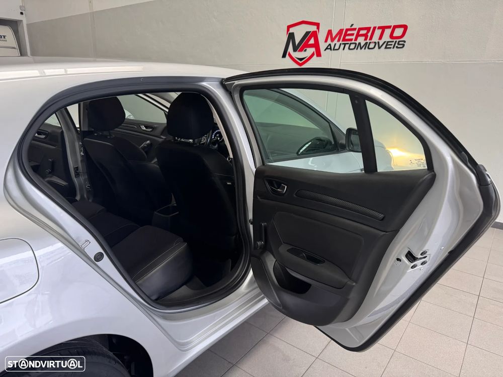 Renault Mégane ENERGY TCe 100 EXPERIENCE - 19