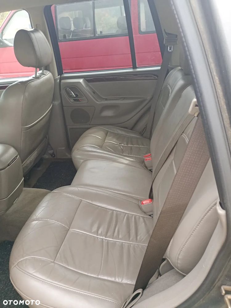 Jeep Grand Cherokee - 1