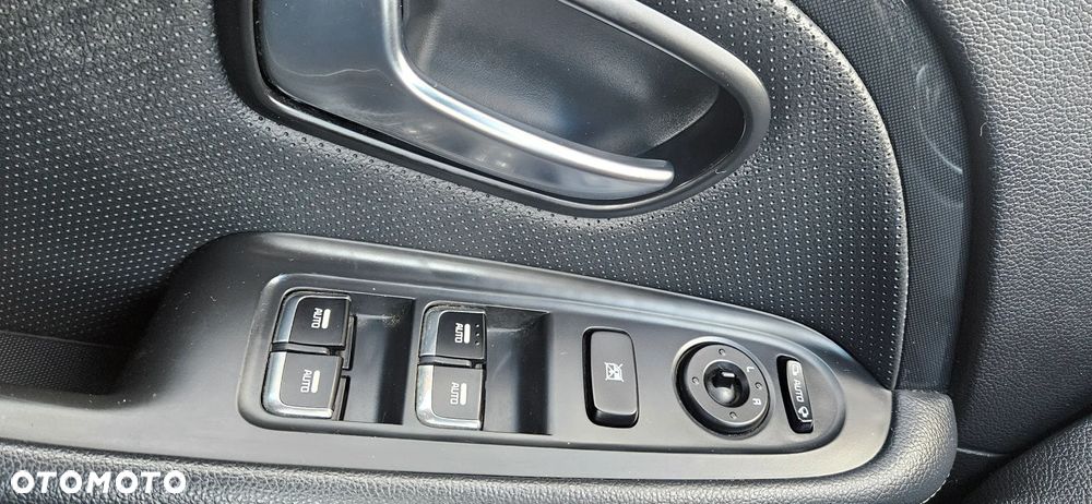 Kia Carens 1.7 CRDi 136 Dream Team Edition - 9