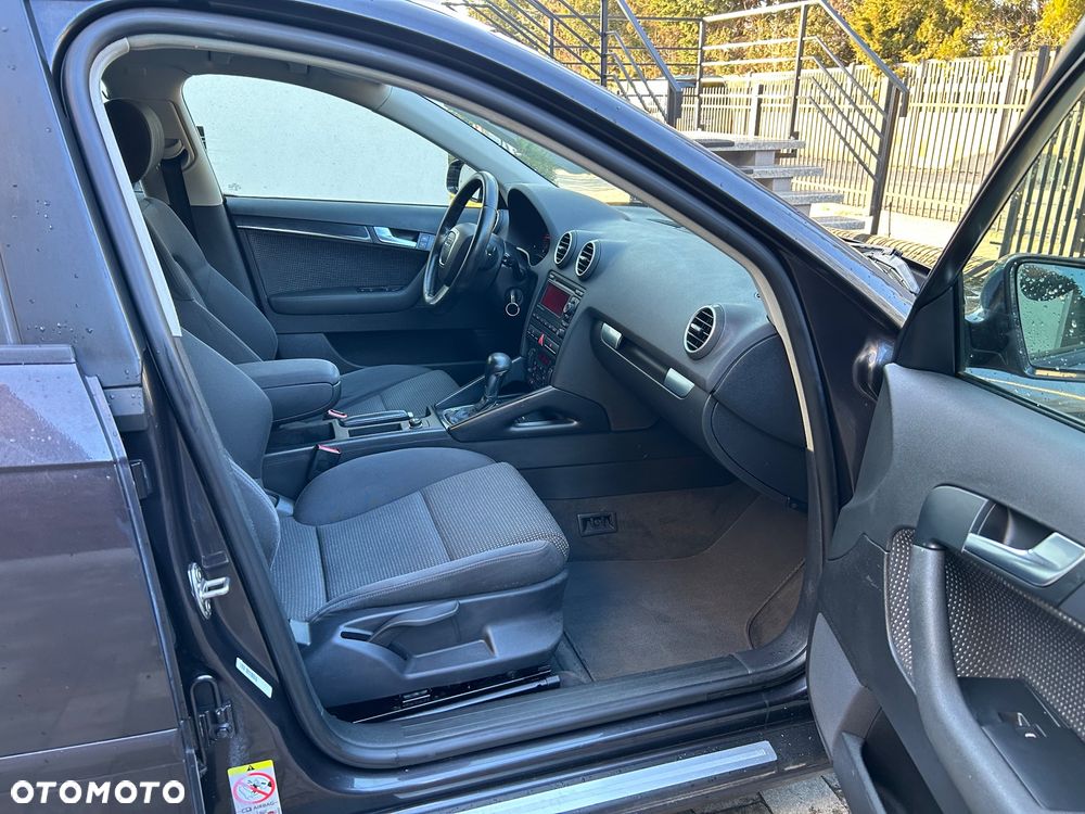 Audi A3 Sportback 2.0 TDI DPF (DSG) S tronic Ambiente - 8