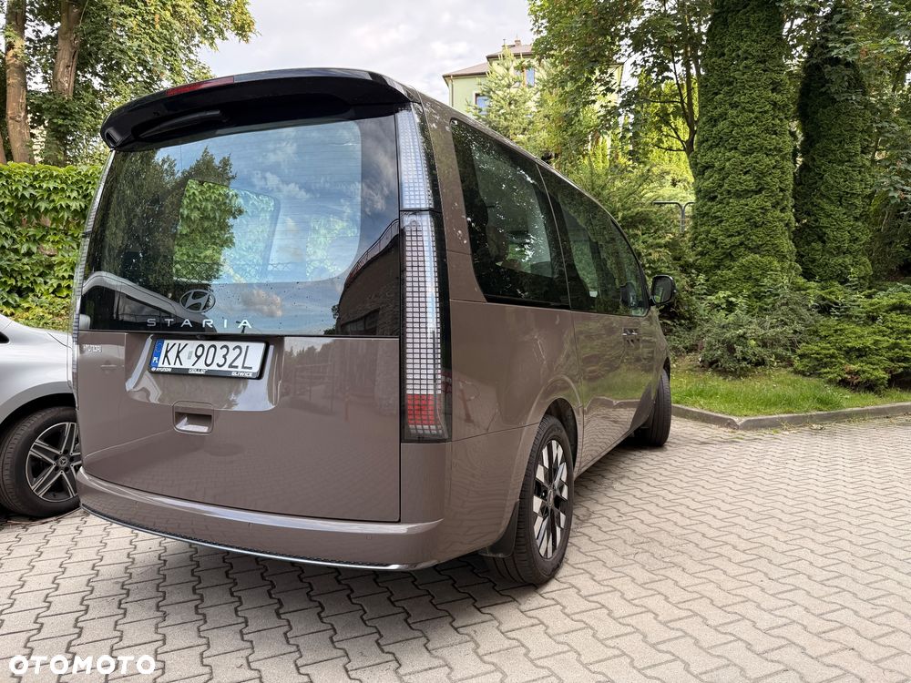 Hyundai Staria 1.6 T-GDI HEV Luxury - 4