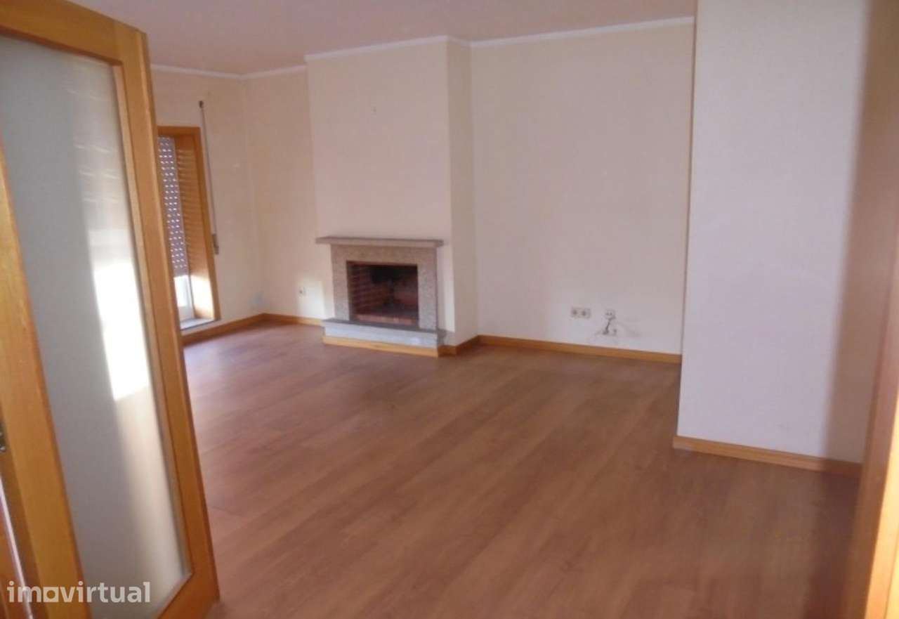 Espaçoso apartamento T2 em Canelas - Grande imagem: 2/18