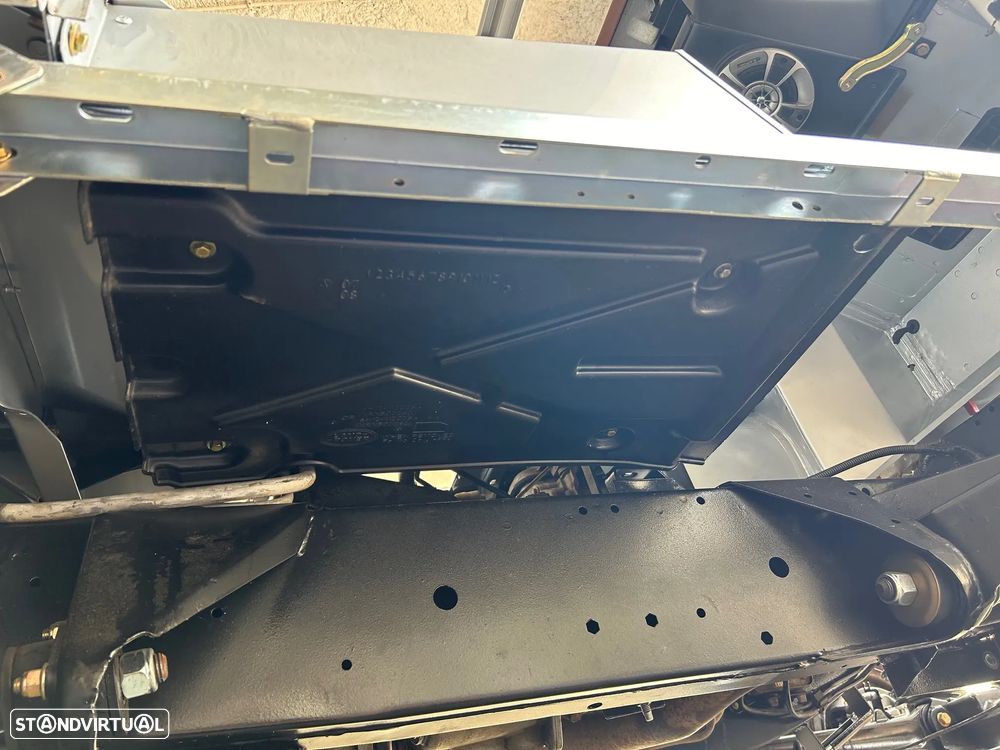 Land Rover Defender 90 2.4 CRD S - 56