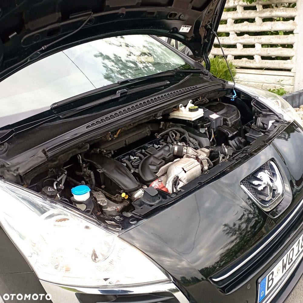 Peugeot 5008 1.6 THP Family 7os - 21