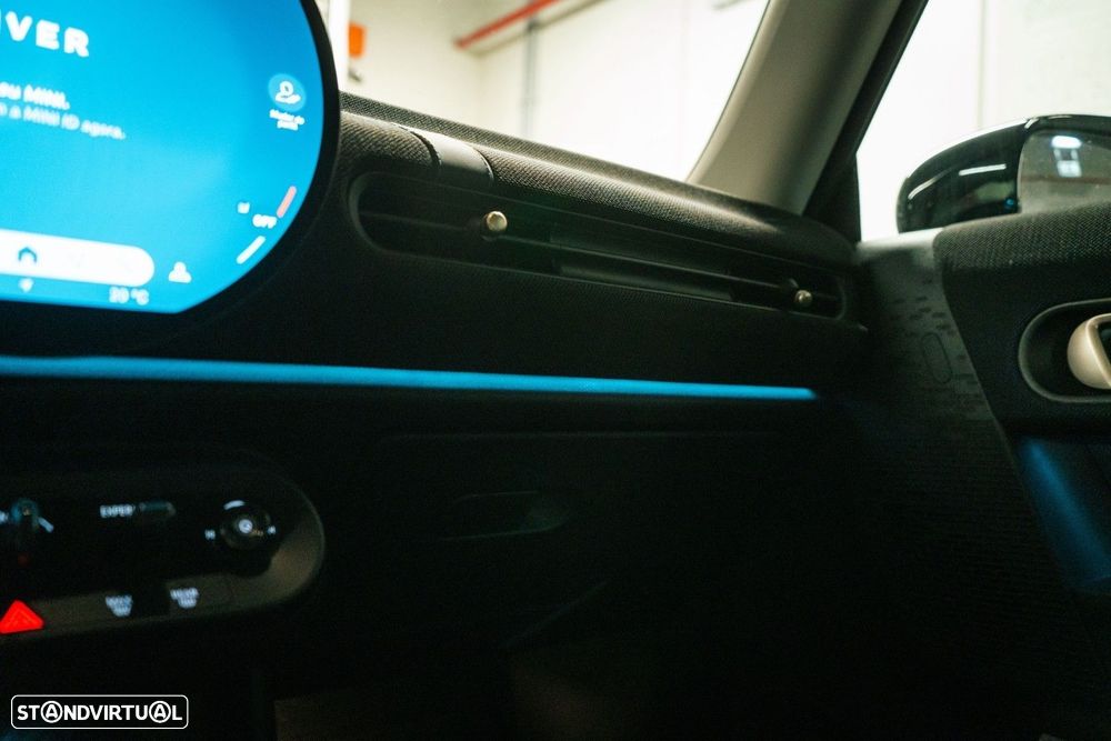 MINI 3 Portas Cooper C Essential - 39