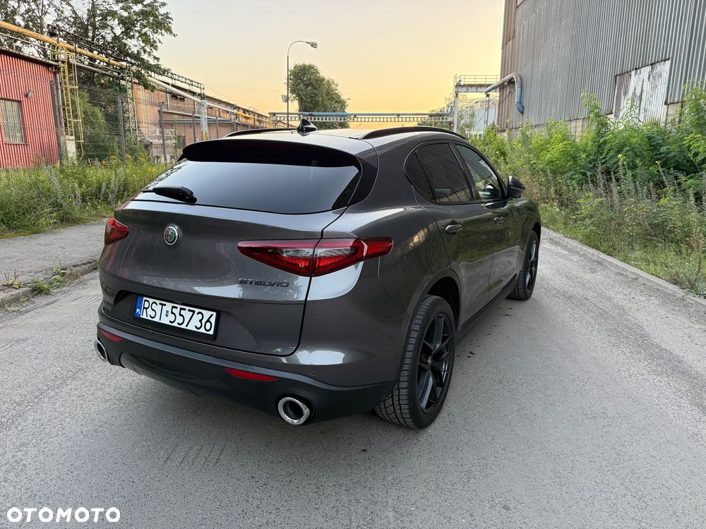 Alfa Romeo Stelvio - 8