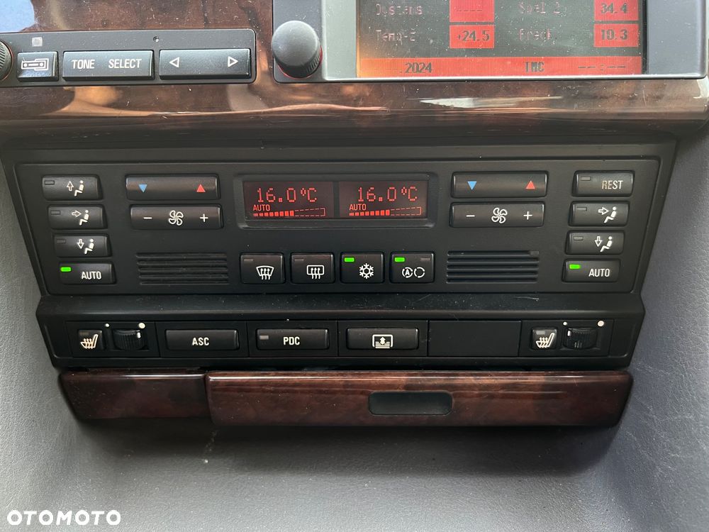 BMW Seria 7 735i - 35