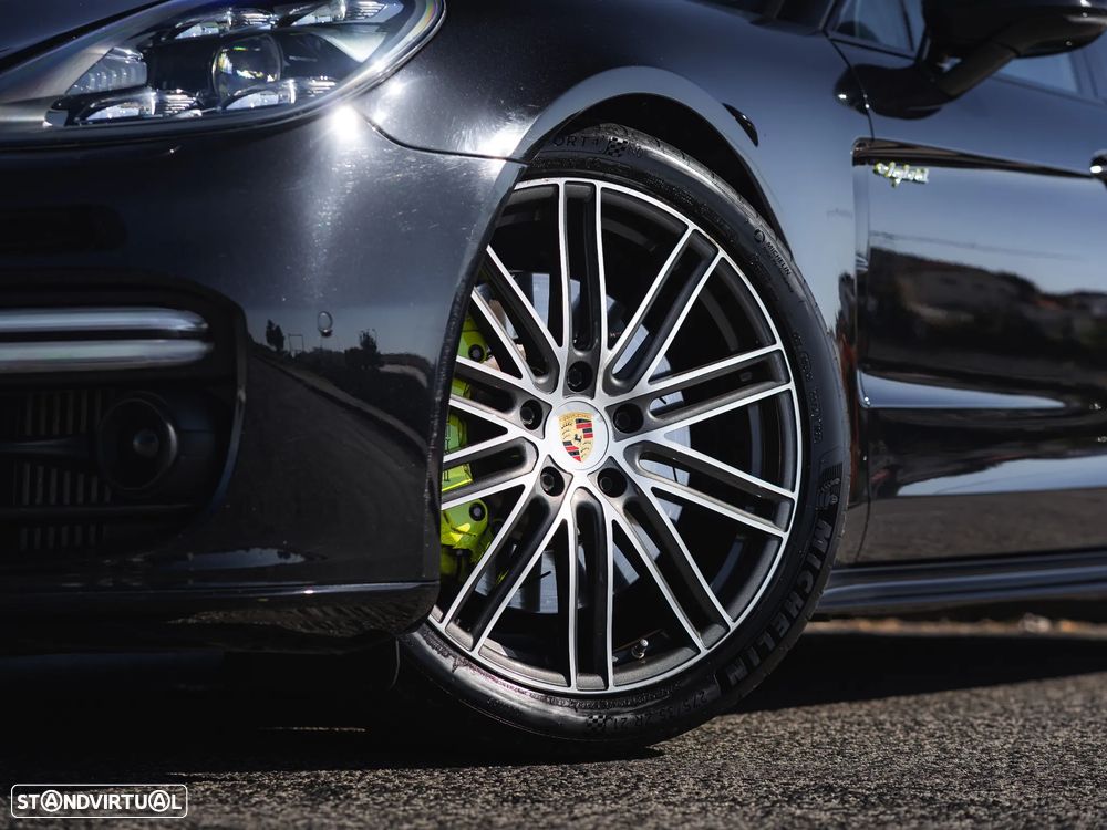 Porsche Panamera 4 E-Hybrid - 35