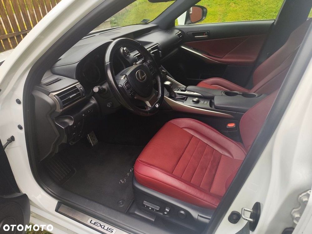 Lexus IS 200t F Sport - 27