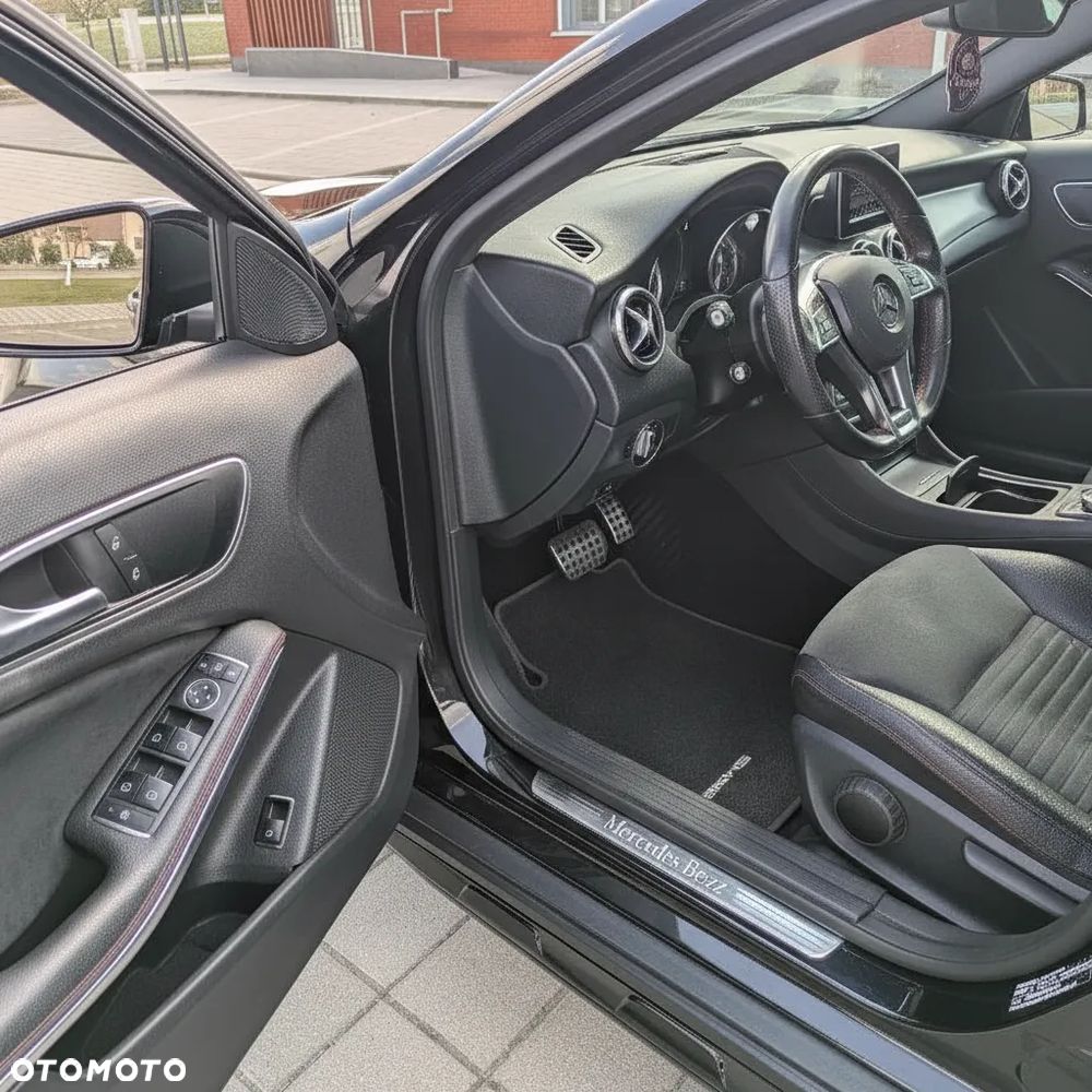 Mercedes-Benz GLA 200 7G-DCT AMG Line - 3