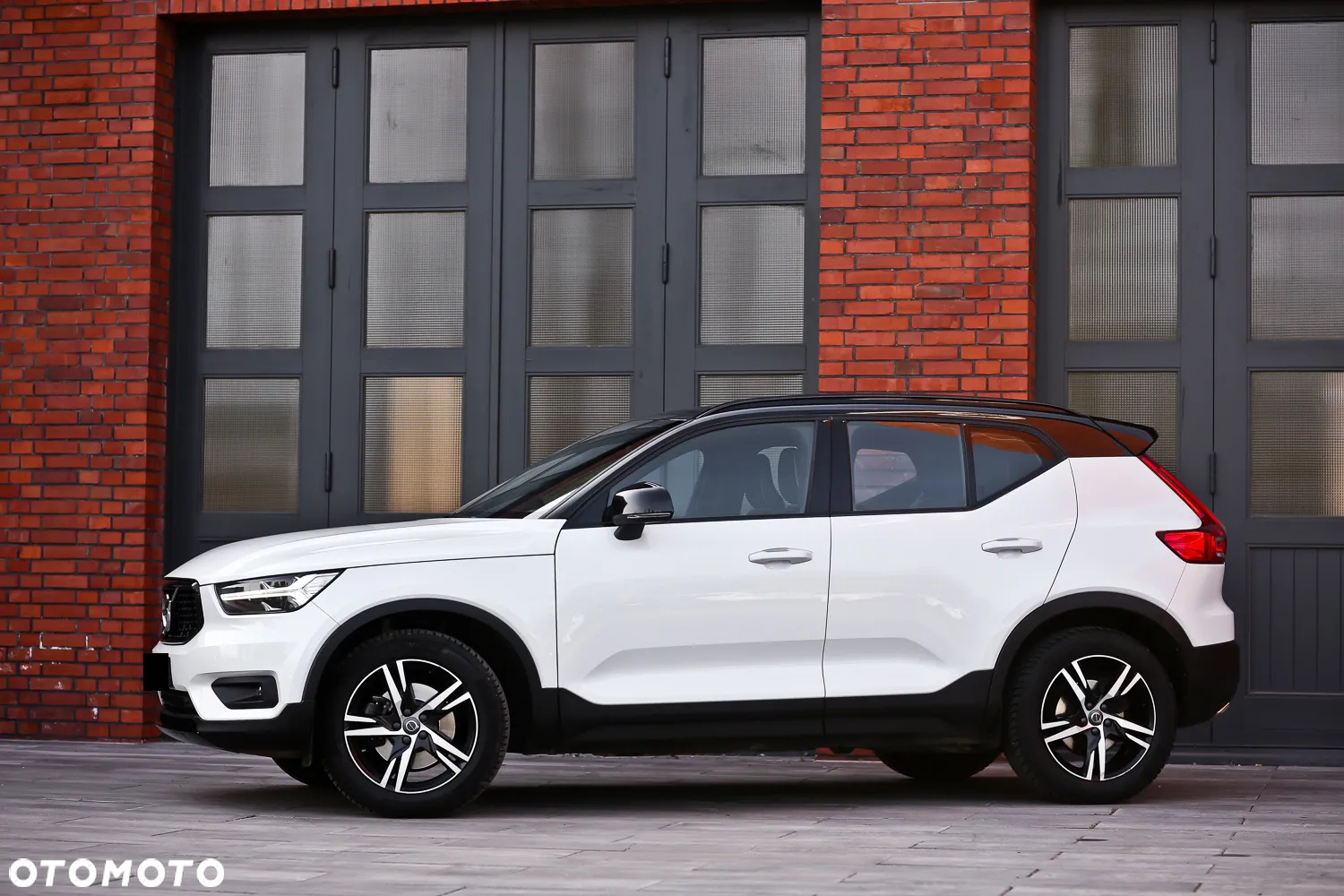 Volvo XC 40 D4 AWD Geartronic R-Design - 9