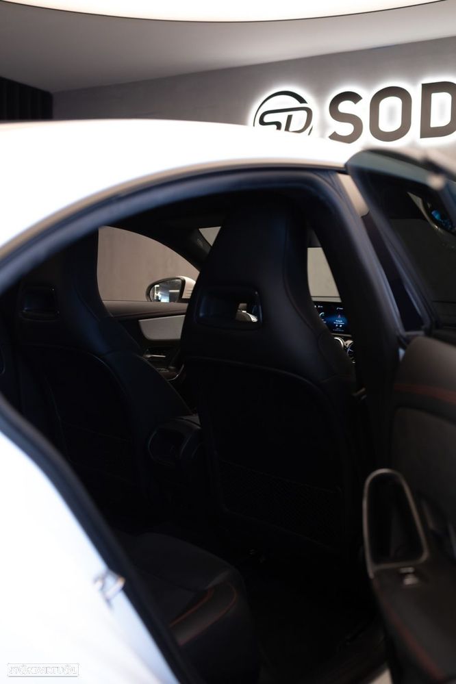 Mercedes-Benz CLA 250 e - 42