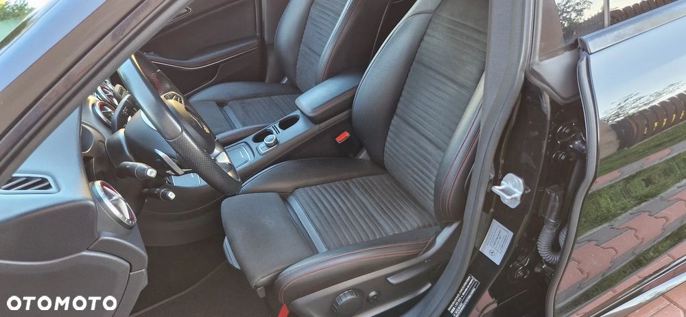 Mercedes-Benz CLA 200 7G-DCT AMG Line - 13
