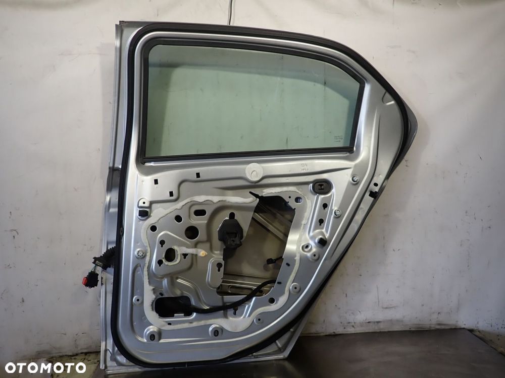 DRZWI PRAWY TYŁ PEUGEOT 301 - 3