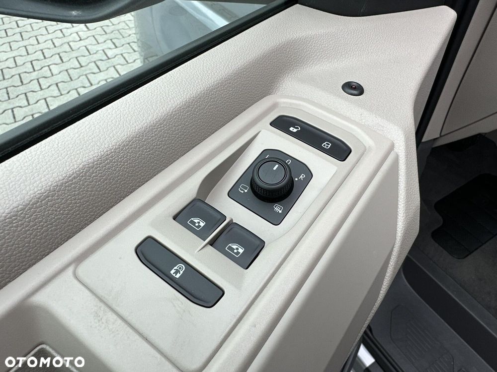 Volkswagen Multivan - 26
