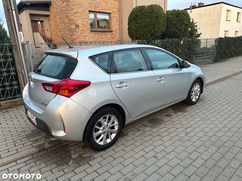 Toyota Auris 2014 photo 2