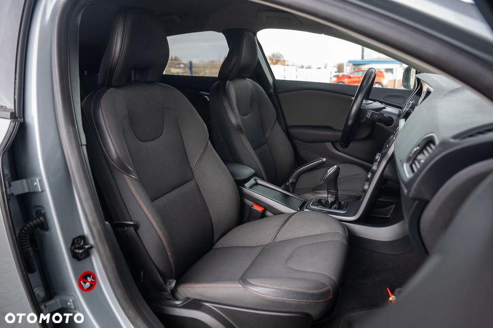 Volvo V40 Cross Country D3 Momentum - 24