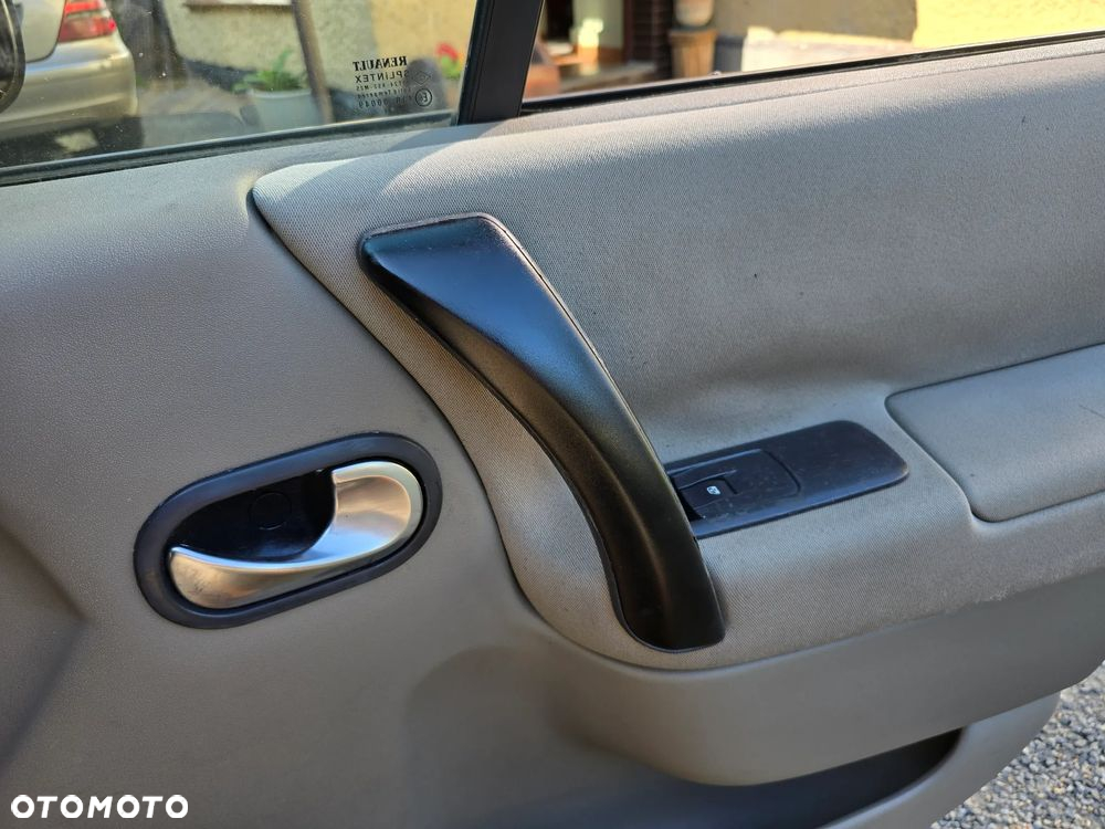 Renault Scenic 2.0 16V Emotion - 30