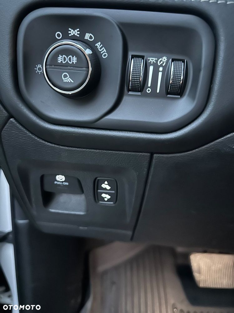 RAM 1500 - 28