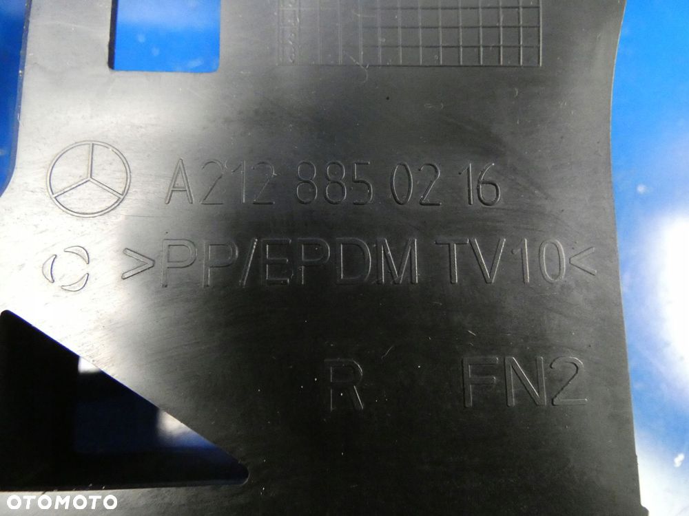 E KLASA W212 ŚLIZG ZDERZAKA PRAWY PRZÓD PRZEDNI - 2