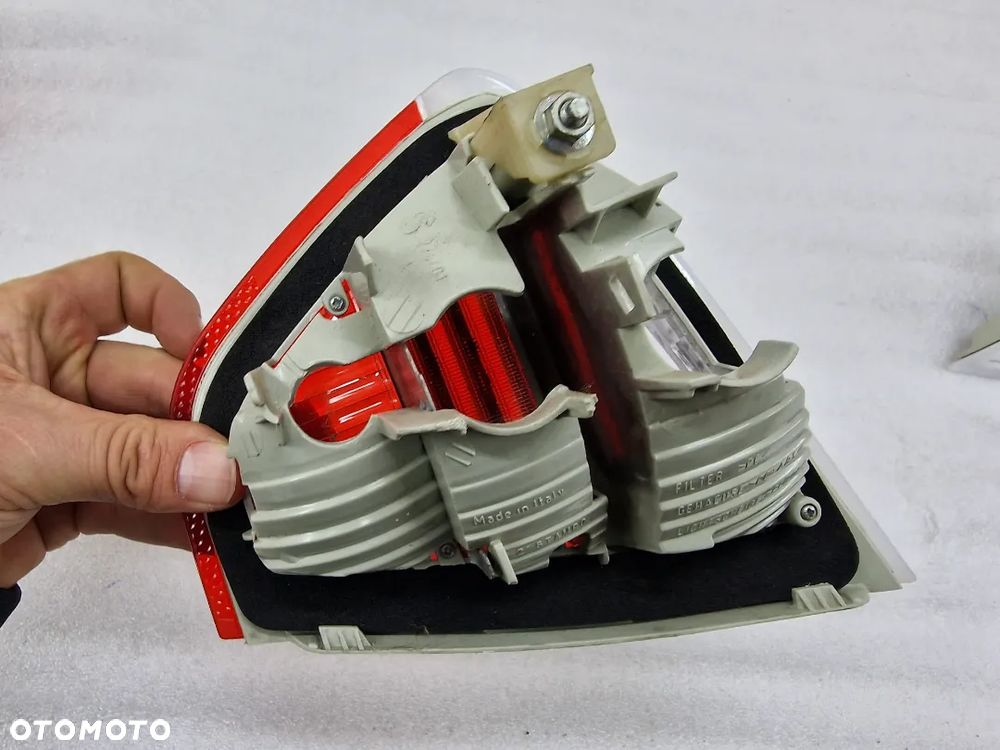 BMW E90 05- LEWA / PRAWA LAMPA W KLAPĘ TYLNA TYLNIA TYŁ , NR 6937459 / 6937460 , NR AUKCJI LMT19 - 8