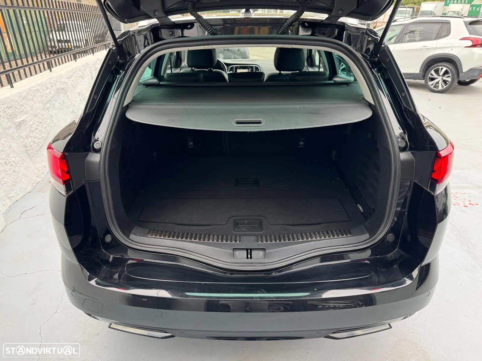 Renault Mégane Sport Tourer 1.5 Blue dCi Limited EDC - 12