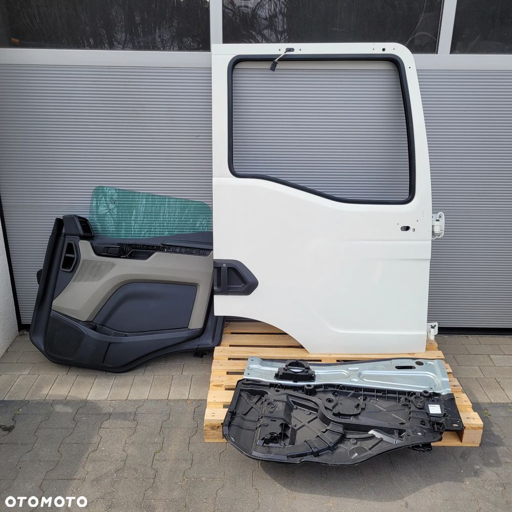 DRZWI PRAWE MAN TGL TGM TGS NM.TAPICERKA SZYBA PODNOSNIK CHWALIM116 - 1