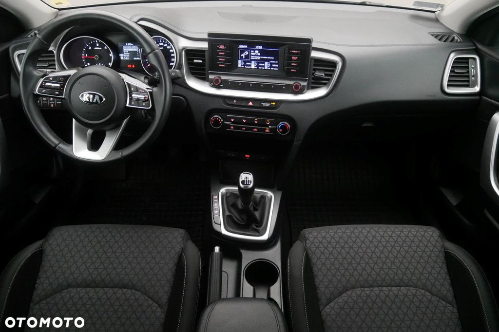 Kia Ceed - 8