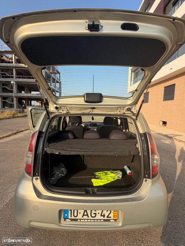 Daihatsu Sirion 1.0 - 7