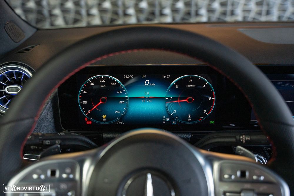 Mercedes-Benz GLA 180 d AMG Line - 10
