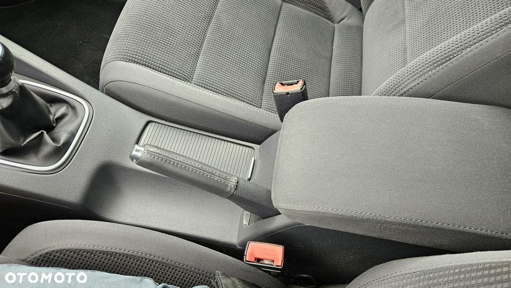 Volkswagen Golf 2.0 TDI DPF Highline - 29