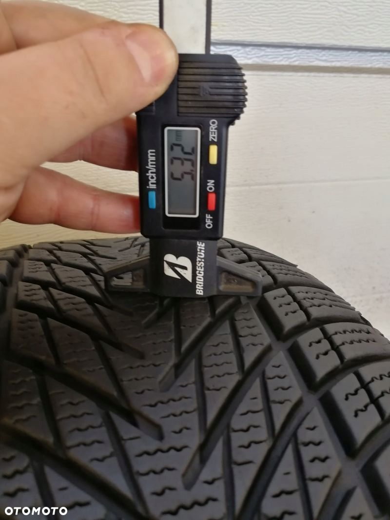 Opony zimowe 225/55 R 17 Goodyear Ultragrip Performance 3 - 3