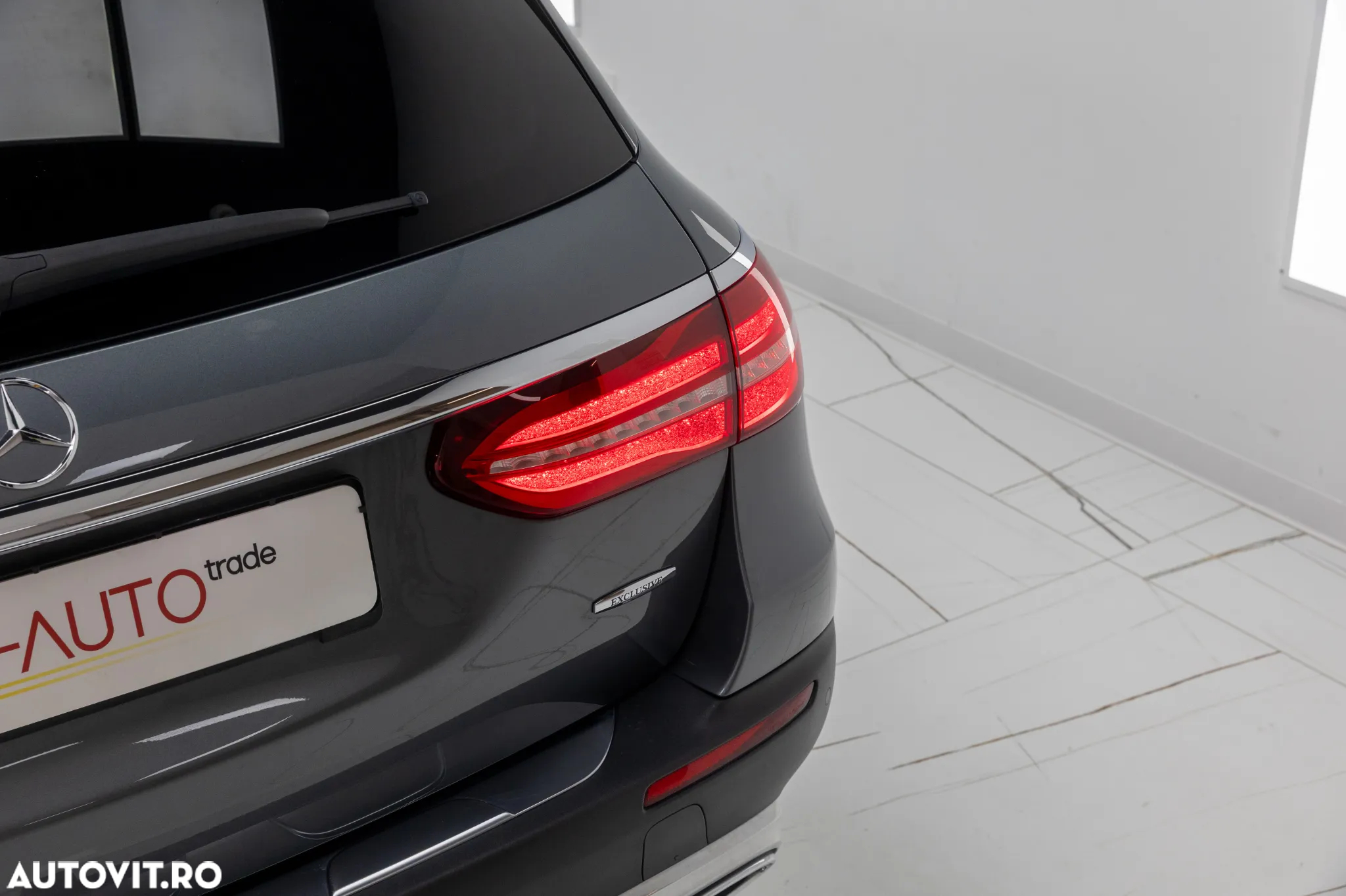 Mercedes-Benz E 220 d 4Matic 9G-TRONIC Avantgarde - 21