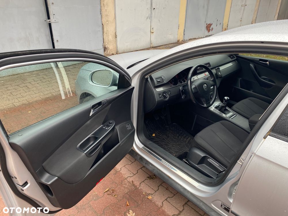 Volkswagen Passat 2.0 TDI Comfortline - 9