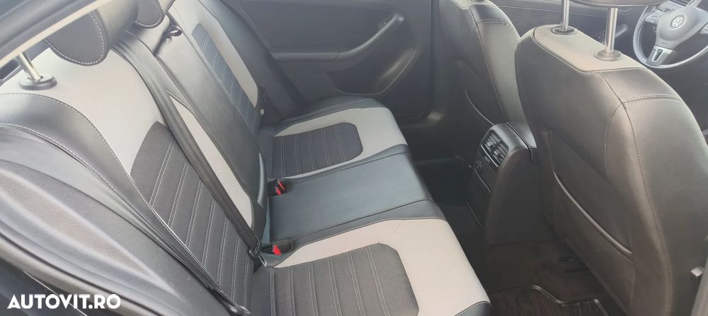 Volkswagen Jetta 1.6 TDI Comfortline - 11