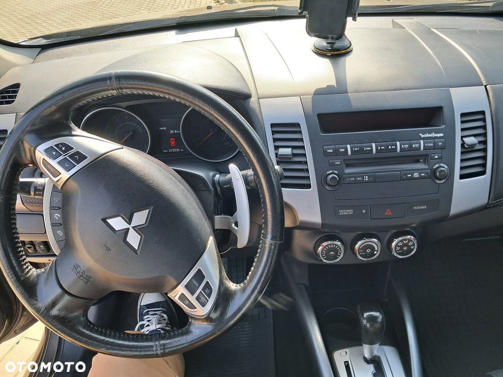 Mitsubishi Outlander 2.4 Intense + CVT - 9
