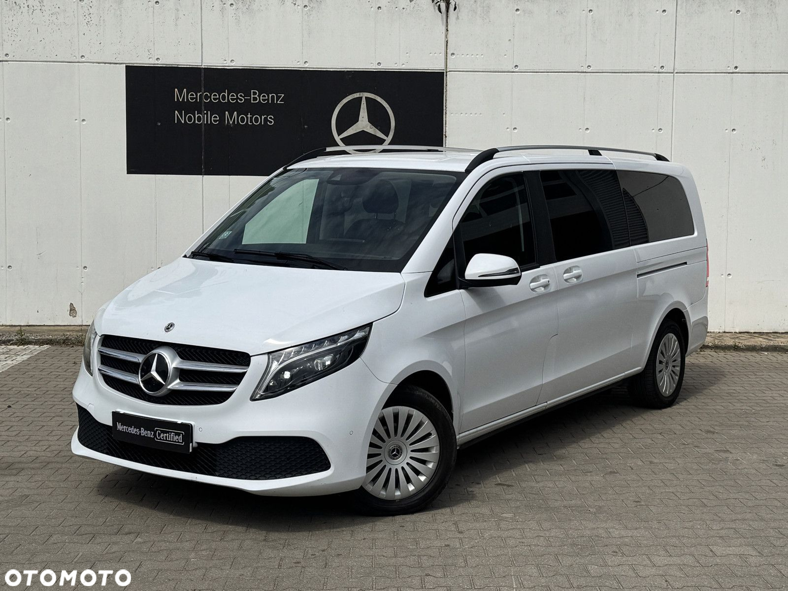 Mercedes-Benz Klasa V - 12