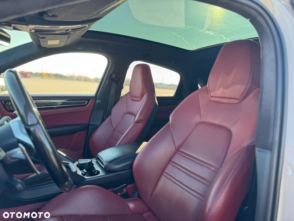 Porsche Cayenne Coupe GTS - 14