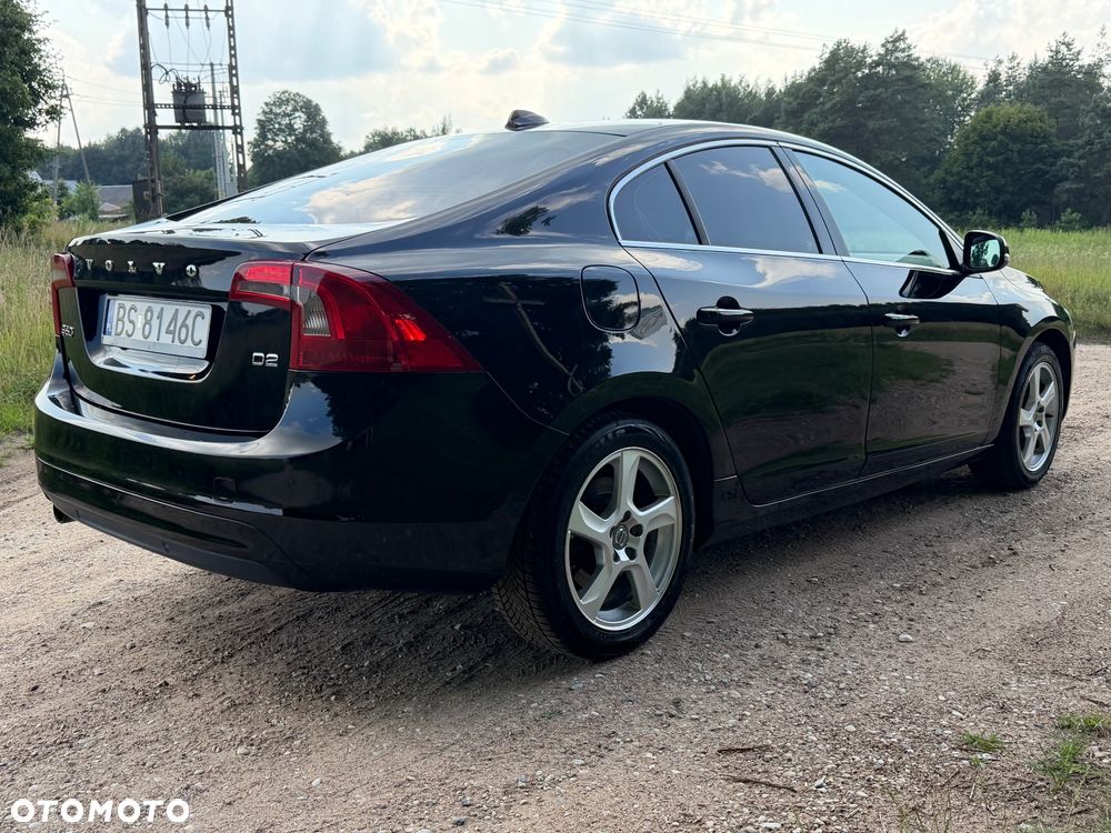 Volvo S60 D2 Drive-E Dynamic Edition (Kinetic) - 3