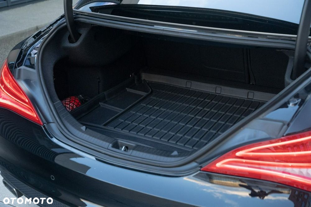 Mercedes-Benz CLA 200 7G-DCT AMG Line - 30