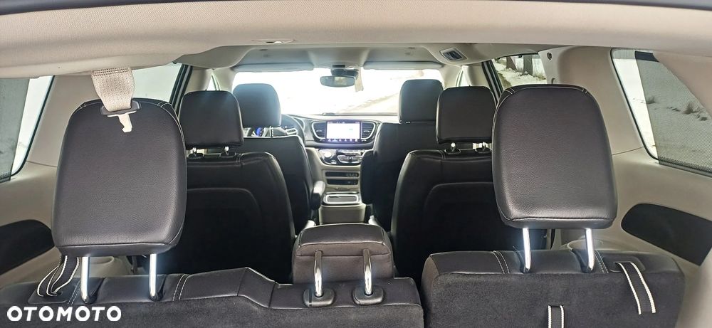 Chrysler Pacifica - 16