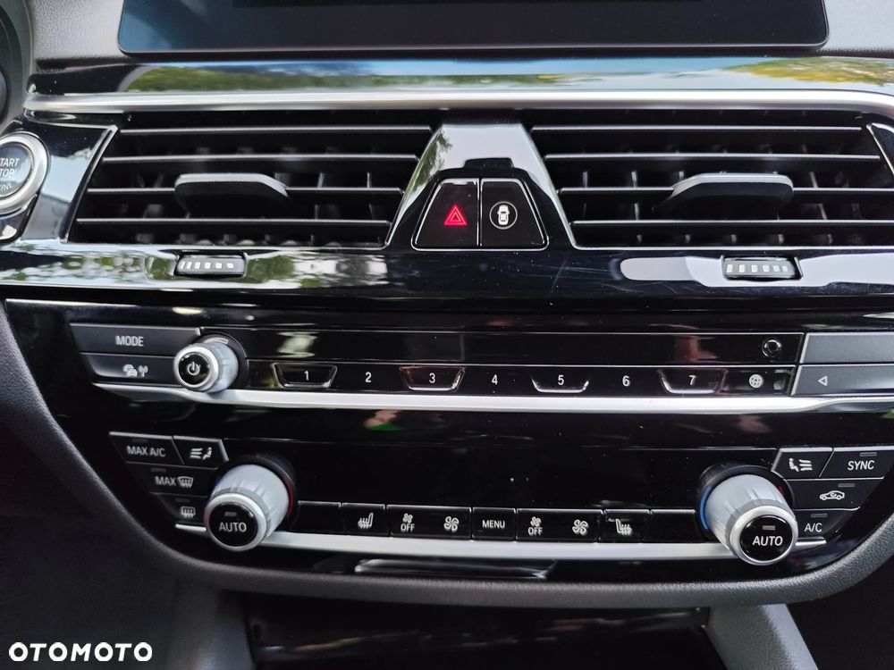 BMW Seria 5 520d xDrive - 15