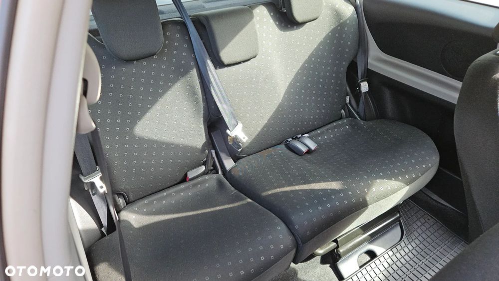Toyota Yaris 1.0 VVT-i - 12