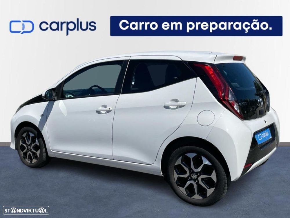 Toyota Aygo 1.0 X-Play Plus - 2