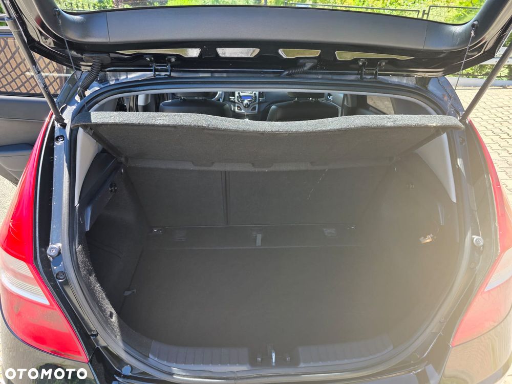 Hyundai i30 1.4 Comfort World Cup - 8