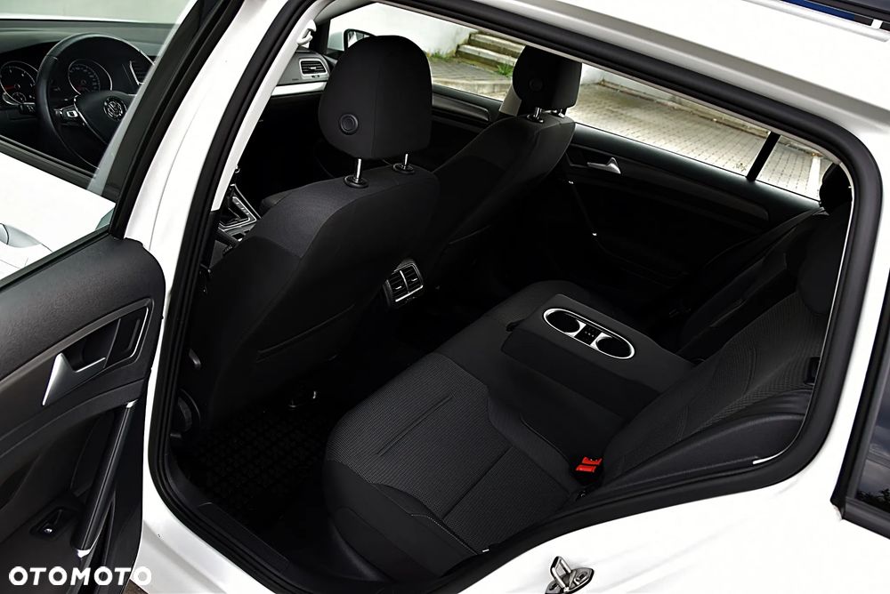 Volkswagen Golf 1.6 TDI BMT Comfortline - 23