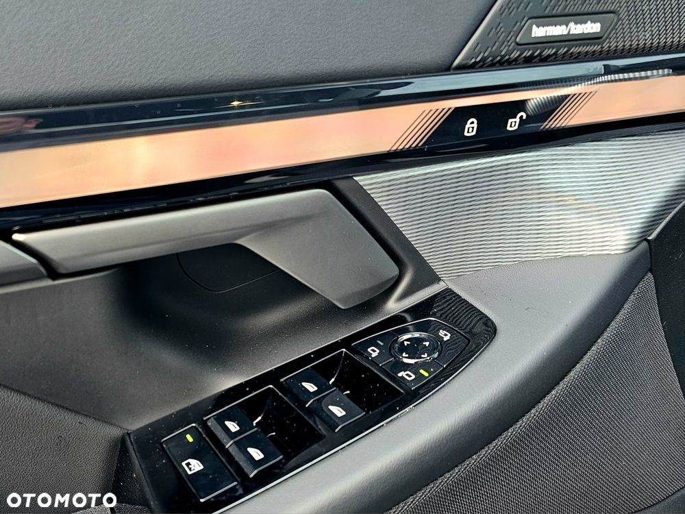 BMW Seria 5 520d xDrive mHEV - 25